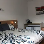 Casa Os Manos *